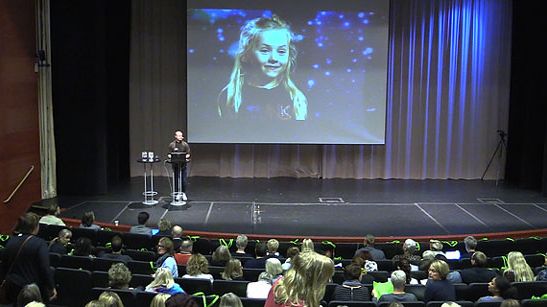 Vi ska inte vänta och se hur det går. Anhöriga barn - vi investerar i kommande generationer