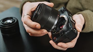 Product_Ambient_Rick_Attaching_Lens_3155_365x228.jpg