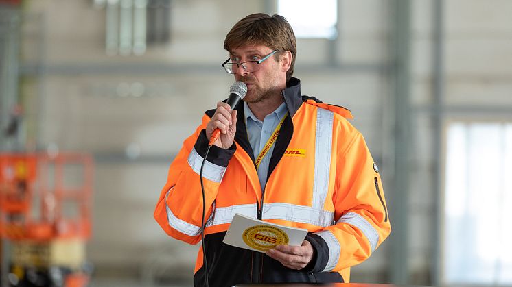 Adm. direktør Steven Den fra DHL Aviation fortalte om byggeriet af den nye hub, som bliver state-of-the-art og kan håndtere 30.000+ pakker i timen.