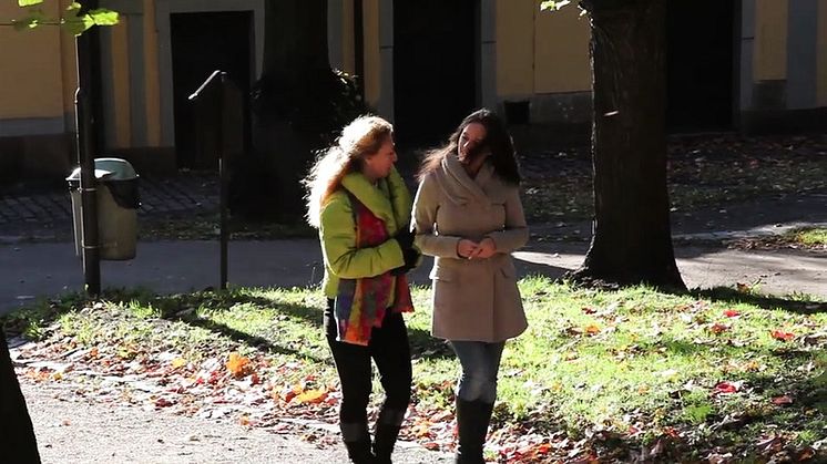 Behövs ett nytt skolsystem? Lisa Ekenberg intervjuar Sanna Nova Emilia om boken "Att lära med hjärtat". Förord av Lou Rossling.