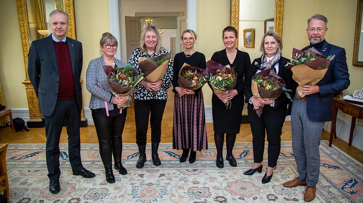 Från vänster: Landshövding Sten Tolgfors, Margareta Svernfors Rothell, Göteborg, Ingrid Larsson, Vänersborg, Kirsten Brogaard, Göteborg, Ulrika Elfström, Göteborg, Annika Löfgren Lundqvist, Göteborg, Mikael Cullberg, Göteborg. Foto: Anders Rudäng.