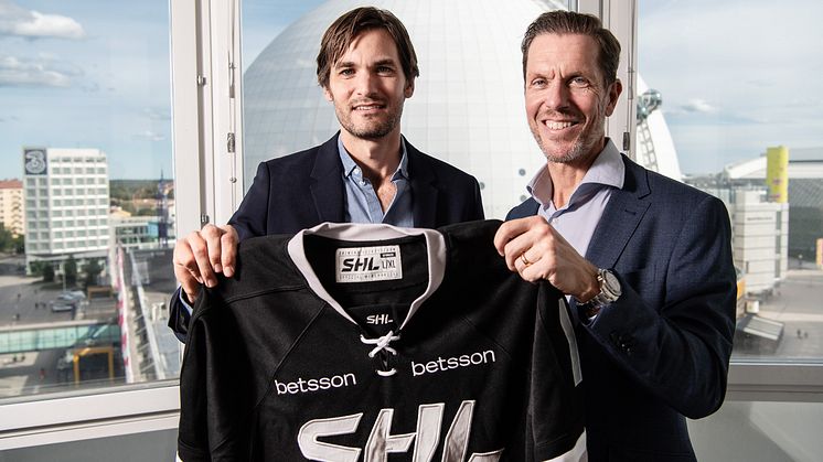 Fredrik Axling, Sponsorships & Partnerships Manager på Betsson och Michael Marchal, VD för SHL.