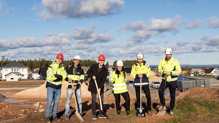 Spadtaget togs av OBOS, mäklare, Tabergs entreprenad och GBJ bygg. 