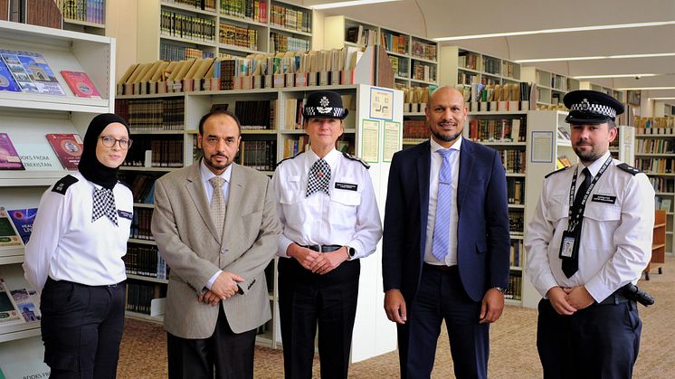 Deputy Commissioner Dame Lynne Owens at a visit to the London Central Mosque with Dr Ahmad Al-Dubayan and other officers