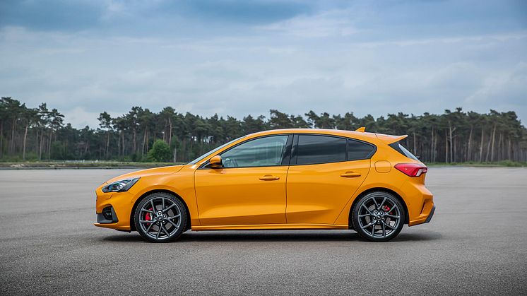 FORD_2019_FOCUS_ST_05-LOW