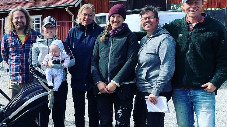 De fem nya deltagarna i den gröna inkubatorn Stadsbruk Roslagen, fr. vä i bild: Christopher Madsen, Terése Wahlgren, Anne Rönning, Elina Folkesson och Katja Wiezell, samt projektledare Pascal Letter.