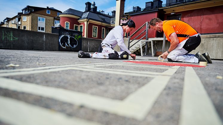 Ytan i anslutning till Stadsberget iordningställs inför sommaren. Foto: Maria Fäldt