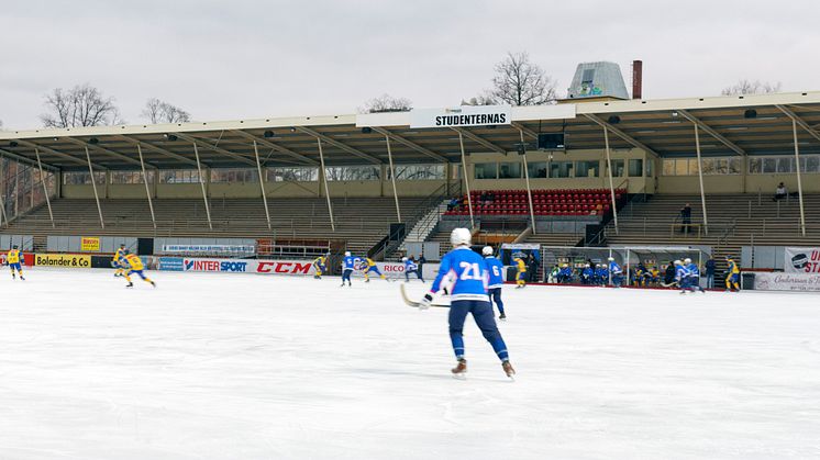 Nu är isarna perfekta både för tävling, träning och motion. En avigsida är att antalet läktarplatser har minskat.