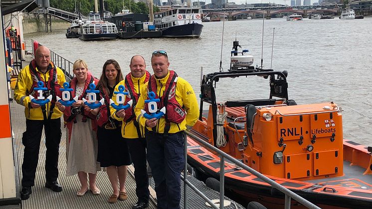 Fred. Olsen-related companies support the Royal National Lifeboat Institution with £10,000 donation