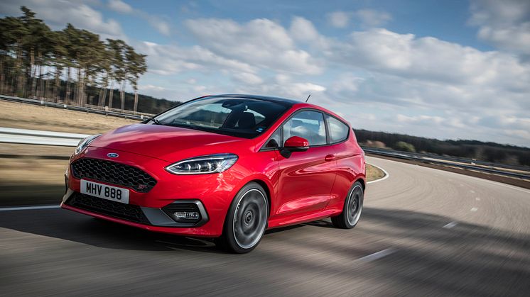 FORD_2018_FIESTA_ST_3door_01