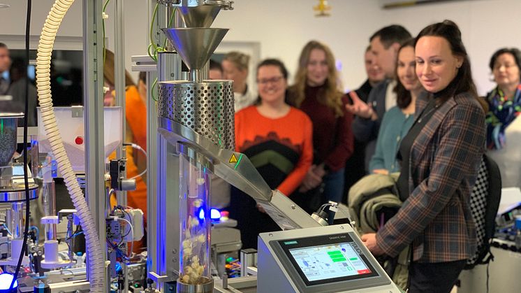 Im Rahmen eines UNIDO-Vorhabens besuchte Ende November 2023 eine ukrainische Delegation aus den Hauptabteilungen der Wirtschafts- und Entwicklungsministerien den Campus der TH Wildau und besichtige dazu auch die modernen Techniklabore. Foto:TH Wildau