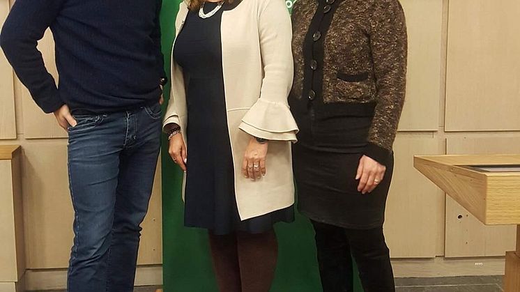 Susanne Nordling och Malin Fijen Pacsay är toppkandidater till landstinget  från Miljöpartiet i Stockholmsregionen. Här med Gustav Fridolin som placerade sig som nummer två på riksdagslistan för Miljöpartiet i Stockholms län.