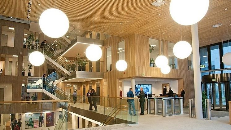 Inteiør fra Schweigaards gate 21/23 som er Norges første BREEAM-NOR Excellent næringsbygg. Bygget vant Statens Byggeskikkpris i 2014. Foto: Trond Joelson/Byggeindustrien