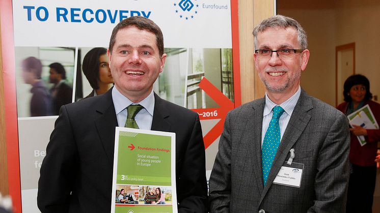 Juan Menéndez-Valdés with Irish Minister Paschal Donohoe