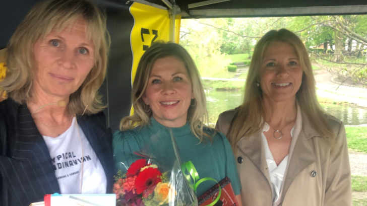Taran Bjørnstad, leder NBU (t.v.), stipendvinner Marianne Kaurin (midten) og Trine Stensen fra Bokhandlerforeningen (t.h.)   