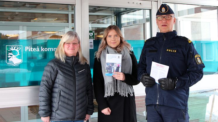 Helena Lindehag, folkhälsostrateg och samordnare PiteBrå, och Martina Conrad, hemtjänstchef, Piteå kommun, i brottsförebyggande samarbete tillsammans med Bo Hedlund, kommunpolis, Piteå älvdal. 