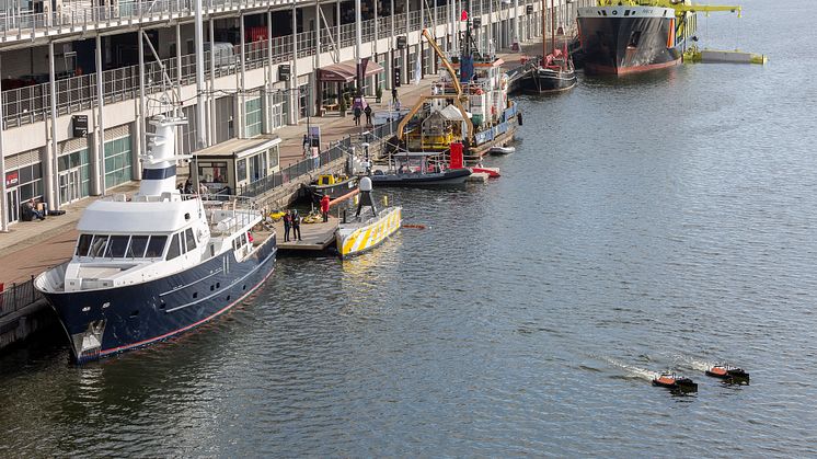 High res image - Oi18 - dockside 1