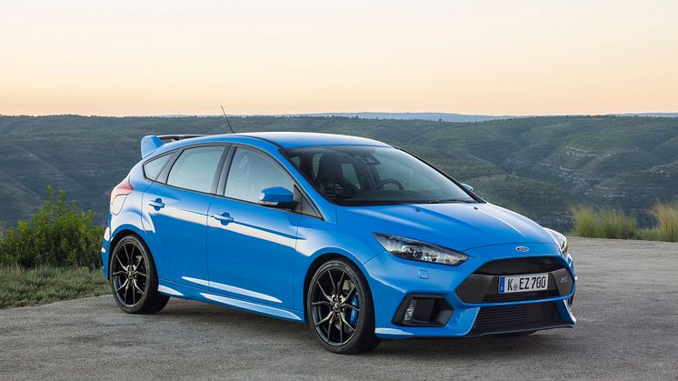 Täysin uusi Ford Focus RS AWD-nelivedolla tarjoaa täydellisen ajonautinnon innovaatioiden ja teknologioiden avulla