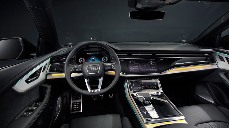 Audi Q8 interiør (Sakhirguld)