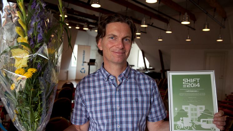 Anders Roth, milljöchef på trafikkontoret tar emot Göteborgs pris  - SHIFT2014