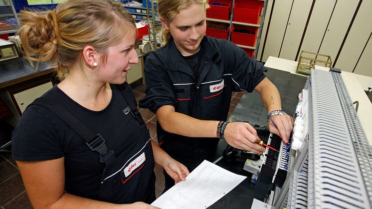 Bayernwerk ehrt Auszubildende für deren Abschlüsse – Staatspreise für herausragende Abschlüsse an Bayernwerk-Azubis vergeben