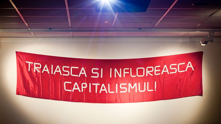 There Is No Alternative. Pressbild: Mona Vatamanu & Florin Tudor, "Long Live and Thrieve Capitalism!", 2007