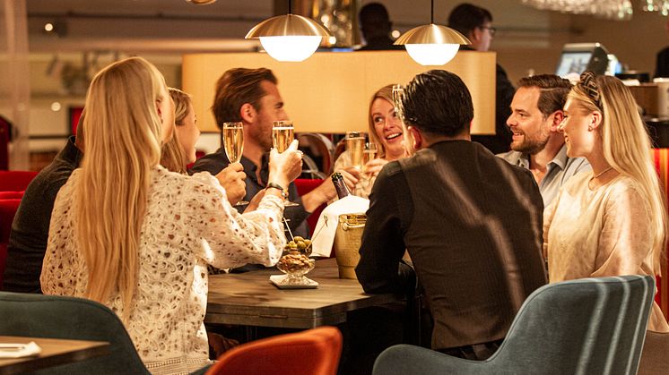Fira in 2021 tillsammans med oss och frossa i hummer, ostron, krabba, räkor, lax, skagenröra och andra delikatesser från havet. Watson´s Bar öppar kl 12.00 på nyårsafton och Rivals Bistro tar bokningar från kl 18.00