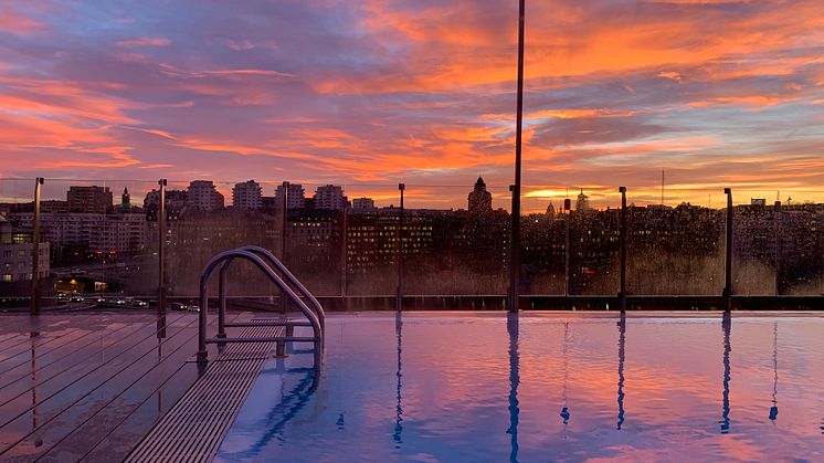 pool-sunset-selma-city-spa-clarion-hotel-sign.jpg