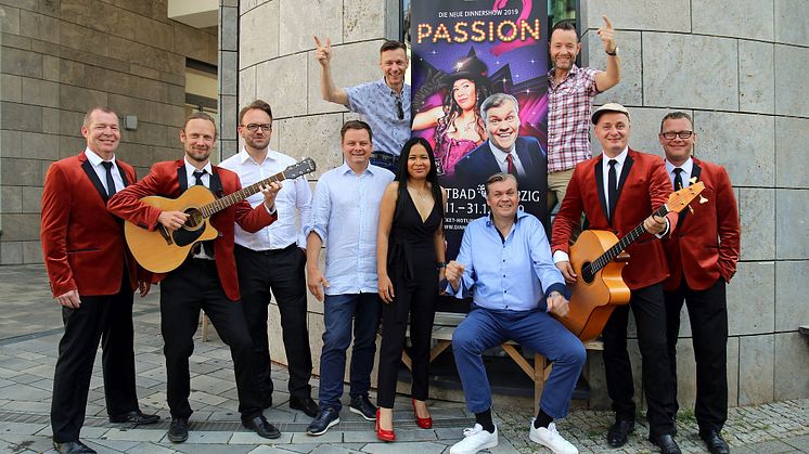 Das vielköpfige Team der Dinnershow "Passion 2" - Foto: Andreas Schmidt