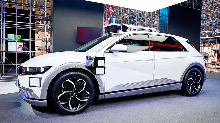 (Photo_3) Hyundai Motor's booth at IAA Mobility 2021_IONIQ 5-based robotaxi