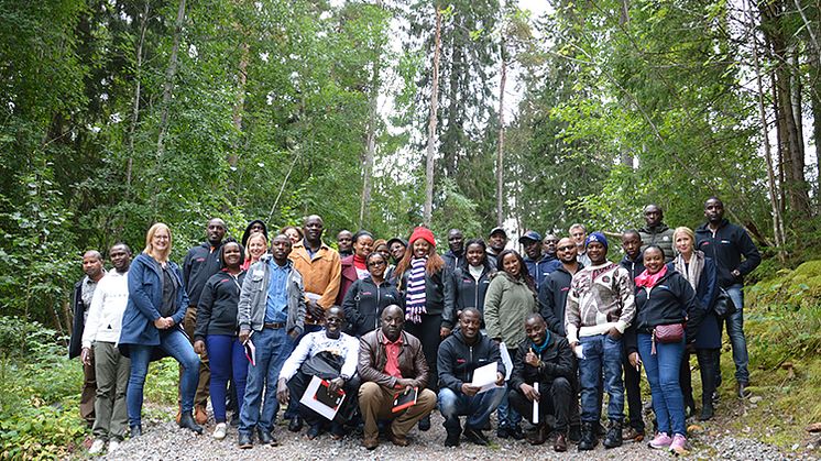 I utbildningsprogrammet deltar 15 yrkesverksamma från 5 afrikanska länder. Med på bild är även Sara Larsson, Kommunsamordnare, Gästrike Vatten och Jenny Fredby, Programdirektör, ITP SUWAS.
