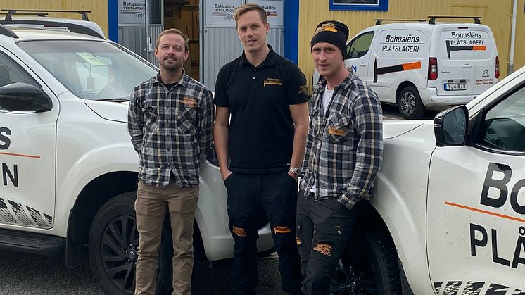 Bohus plåtslageri blev det hundrade företaget som blev auktoriserade enligt Trygg plåt. De tre delägarna i bolaget är Richard Sörensson, Andreas Martinsson och Åke Åkerblom.