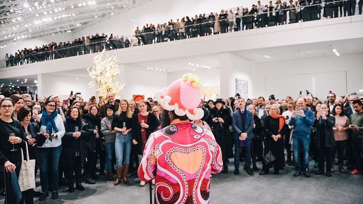 Takashi Murakami under åpningen av Murakami by Murakami 9. februar 2017