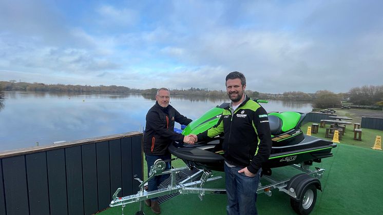 boats.co.uk - Tony Pullen, Kingsbury Jet Bike, with Tom Pringle, Kawasaki Watercraft UK Sales Manager (1)