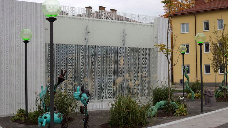 Konst utanför Skandionkliniken i Uppsala, dagtid