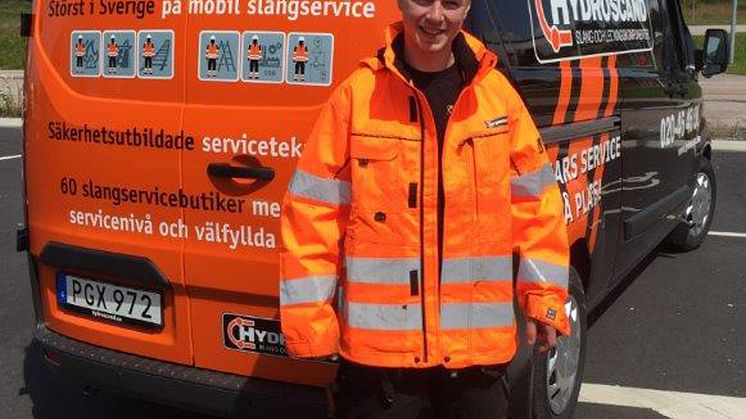 Hydroscands servicetekniker Johan Bengtsson Braun.