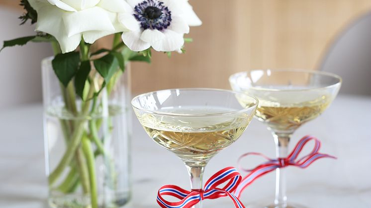 Hipp hurra for norsk design og produksjon! Nå lanseres en ny champagneskål i Finn-serien.