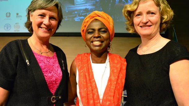 Kari Redse Håskjold fra Norsk Landbrukssamvirke, Evelyn Nguleka og Kristin Ianssen fra Norges Bondelag. 