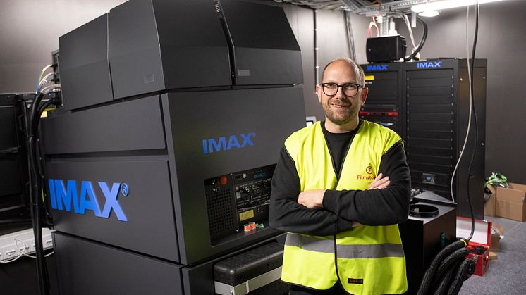 Christian Lindberg, Regionchef Filmstaden intill IMAX projektorn Filmstaden LUXE Uppsala. 