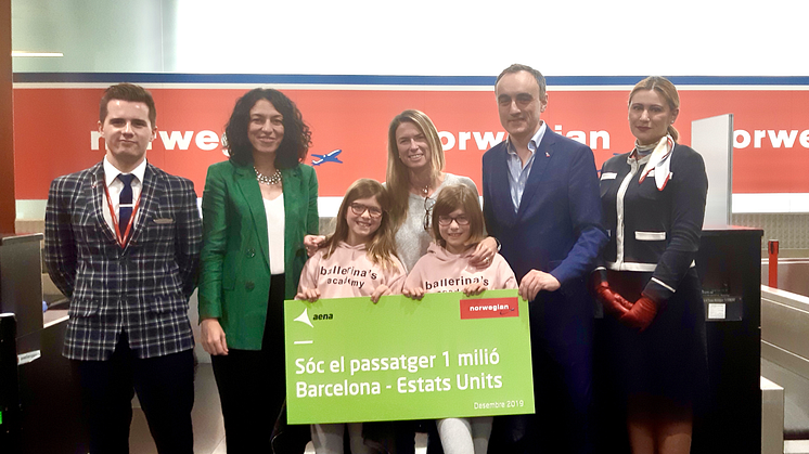 Norwegian celebra su pasajero 1 millón entre Barcelona y Estados Unidos.