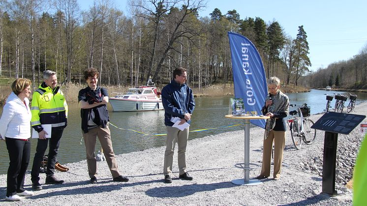 Från höger;  Elisabeth Nilsson, landshövding Östergötland, Roger Altsäter, VD AB Göta kanalbolag, Lars Stjernqvist, kommunstyrelsens ordförande Norrköping, Henrik Löfgren Divisionschef NCC AB samt statssekreterare Eva Lindström, Näringsdepartementet.