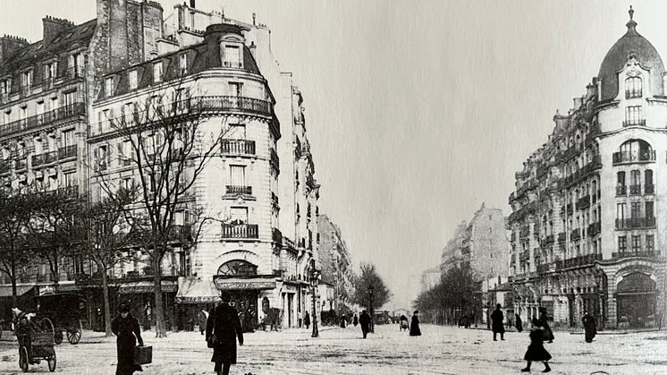 Helgens pianofest tar oss till Paris. På andra sidan gatan syns det då (1900-talets början) nyöppnade Café de la Rotonde i Montparnasse. 