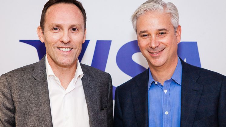 Nicolas Huss, CEO Visa Europe (links) und Charles W. Scharf, CEO Visa Inc. (rechts)