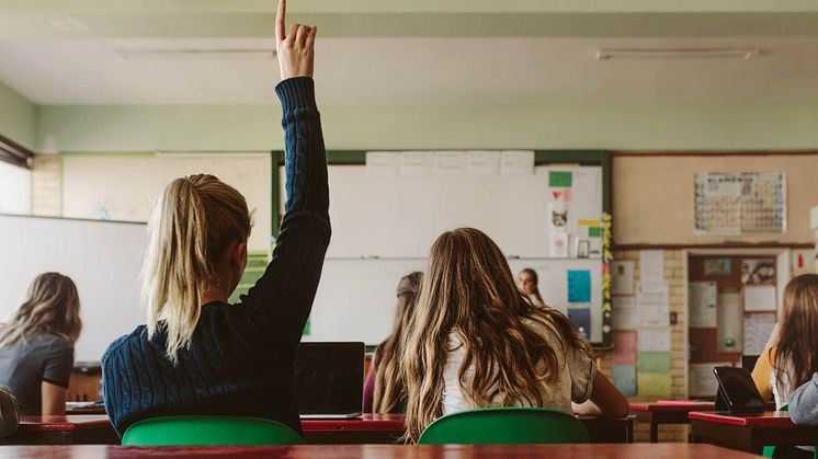 Skolverket vill säkra elevers tillgång till läromedel.