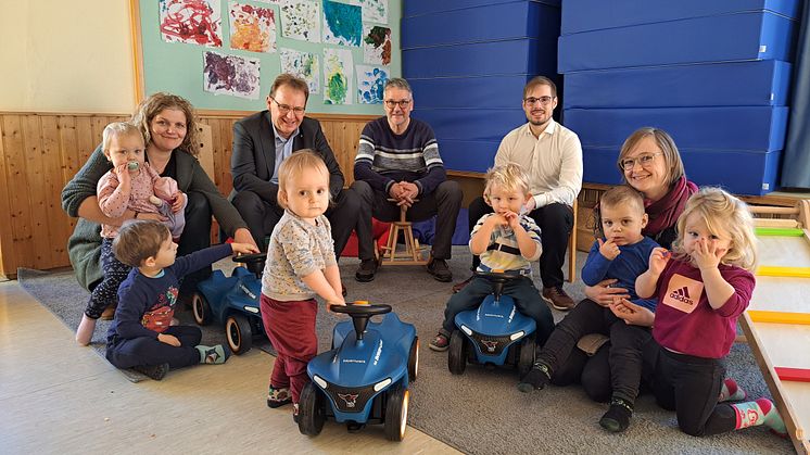Übergabe Bobby-Cars an Kindergarten Spatzennest