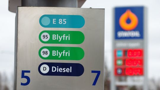 Sex av tio riksdagskandidater vill öka låginblandningen i bensin och diesel