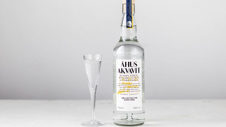 Kräftskivans käraste kompanjon – Åhus Akvavit Original