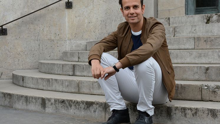 Tino Sehgal. Courtesy the artist and Esther Schipper, Berlin. Photo: ©Asad Reza