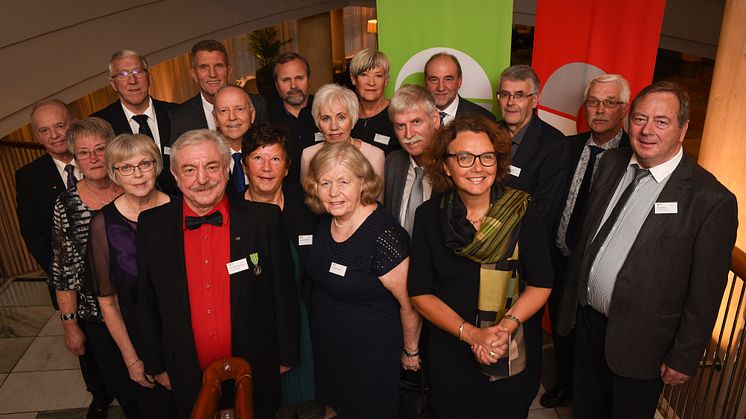 17 50-årsjubilanter ble feiret og gratulert av konsernsjef Tone Wille (foran med briller): Inger Johanne Sæterbø Håland, Jens Leonard Stien, Asbjørn Rolf Bergersen, Svenn Roar Edvardsen, Aslaug Slatlem, Øyvind Gjerde, Arnhild Kristiansen, Bjarne Ravl