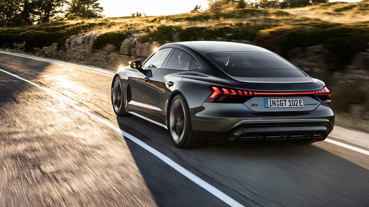 Audi RS e-tron GT (Daytonagrå)